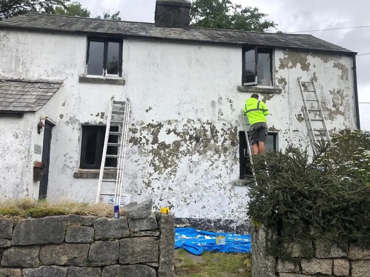 Cottage with blown, flaking render before repair in Polperro